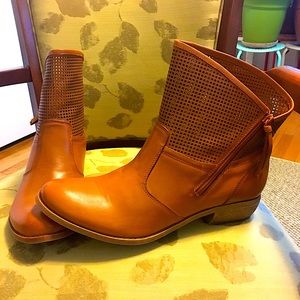 Western style booties.Great for movie night date🌺